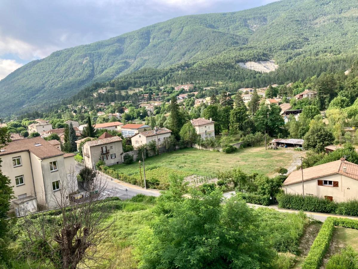 Charmant Appartement Dans Joli Village D'アノット エクステリア 写真